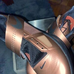 Nike Men's Bronze and Black Athletic Shoes